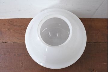 《引っ掛けシーリング式ペンダントライト加工費込み》　和製アンティーク　丸みを帯びたフォルムかわいらしい乳白ガラスペンダントライト(天井照明カバー、吊り下げ照明、シェード、電笠)(R-083820)