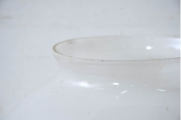 《引っ掛けシーリング式ペンダントライト加工費込み》　和製アンティーク　丸みを帯びたフォルムかわいらしい乳白ガラスペンダントライト(天井照明カバー、吊り下げ照明、シェード、電笠)(R-083820)