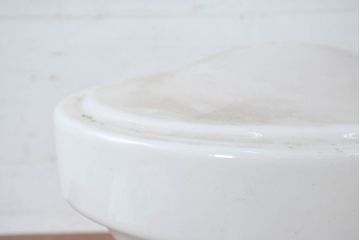 《引っ掛けシーリング式ペンダントライト加工費込み》　和製アンティーク　丸みを帯びたフォルムかわいらしい乳白ガラスペンダントライト(天井照明カバー、吊り下げ照明、シェード、電笠)(R-083820)