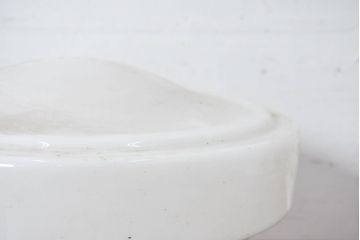 《引っ掛けシーリング式ペンダントライト加工費込み》　和製アンティーク　丸みを帯びたフォルムかわいらしい乳白ガラスペンダントライト(天井照明カバー、吊り下げ照明、シェード、電笠)(R-083820)