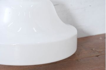 《引っ掛けシーリング式ペンダントライト加工費込み》　和製アンティーク　優美なフォルムが空間にやさしい印象を添える乳白ガラスペンダントライト(天井照明カバー、吊り下げ照明、シェード、電笠)(R-083821)