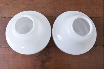 《引っ掛けシーリング式ペンダントライト加工費込み》　和製アンティーク　優美なフォルムが空間にやさしい印象を添える乳白ガラスペンダントライト(天井照明カバー、吊り下げ照明、シェード、電笠)(R-083821)