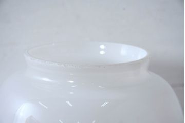 《引っ掛けシーリング式ペンダントライト加工費込み》　和製アンティーク　優美なフォルムが空間にやさしい印象を添える乳白ガラスペンダントライト(天井照明カバー、吊り下げ照明、シェード、電笠)(R-083821)