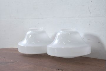 《引っ掛けシーリング式ペンダントライト加工費込み》　和製アンティーク　優美なフォルムが空間にやさしい印象を添える乳白ガラスペンダントライト(天井照明カバー、吊り下げ照明、シェード、電笠)(R-083821)