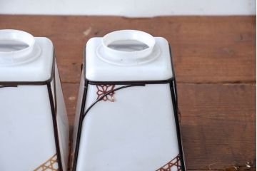 《引っ掛けシーリング式ペンダントライト加工費込み》　和製アンティーク　ベークライト　セルロイド装飾　昭和のなつかしさ漂ううペンダントライト2個セット(天井照明カバー、吊り下げ照明、シェード)(R-083837)