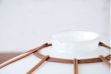 《引っ掛けシーリング式ペンダントライト加工費込み》　和製アンティーク　セルロイド装飾　柔らかな曲線と飴色の縁取りが懐かしく温かみあるペンダントライト(天井照明カバー、吊り下げ照明カバー、シェード、電笠)(R-083843)