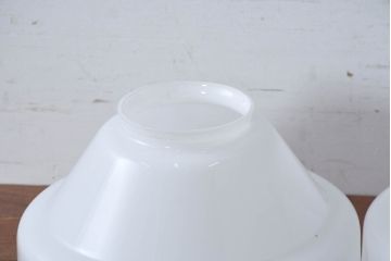 和製アンティーク　シンプルなフォルムが美しい乳白ガラスペンダントライト2個セット(天井照明カバー、吊り下げ照明、シェード、電笠)(R-083847)