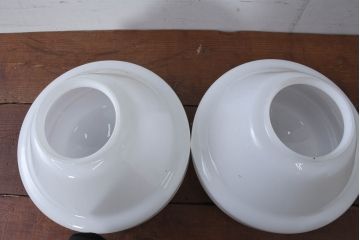 和製アンティーク　シンプルなフォルムが美しい乳白ガラスペンダントライト2個セット(天井照明カバー、吊り下げ照明、シェード、電笠)(R-083847)