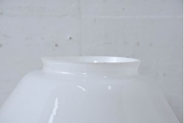 和製アンティーク　シンプルなフォルムが美しい乳白ガラスペンダントライト2個セット(天井照明カバー、吊り下げ照明、シェード、電笠)(R-083847)