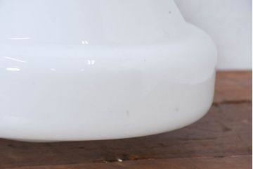 和製アンティーク　シンプルなフォルムが美しい乳白ガラスペンダントライト2個セット(天井照明カバー、吊り下げ照明、シェード、電笠)(R-083847)
