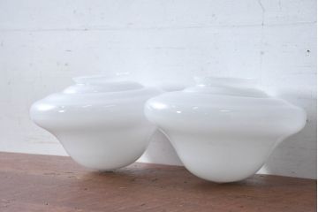 和製アンティーク　優美なフォルムが空間にやさしい印象を添える乳白ガラスペンダントライト2個セット(天井照明カバー、吊り下げ照明、シェード、電笠)(R-083848)