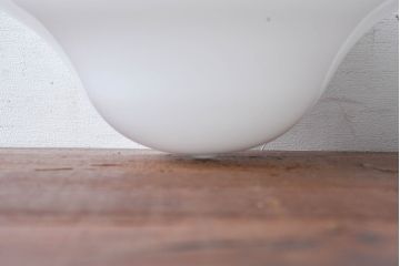 和製アンティーク　優美なフォルムが空間にやさしい印象を添える乳白ガラスペンダントライト2個セット(天井照明カバー、吊り下げ照明、シェード、電笠)(R-083848)