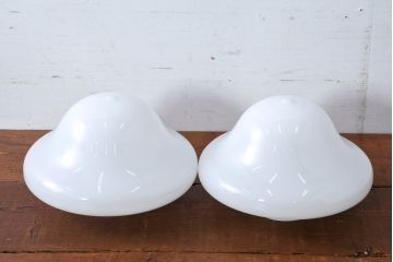 和製アンティーク　優美なフォルムが空間にやさしい印象を添える乳白ガラスペンダントライト2個セット(天井照明カバー、吊り下げ照明、シェード、電笠)(R-083848)