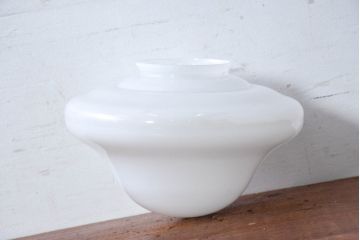 和製アンティーク　優美なフォルムが空間にやさしい印象を添える乳白ガラスペンダントライト(天井照明カバー、吊り下げ照明、シェード、電笠)(R-083849)