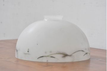 和製アンティーク　和の美を纏う優雅な乳白色ランプシェード(照明カバー、吊り下げ照明、ペンダントライト、天井照明、電笠)(R-083851)