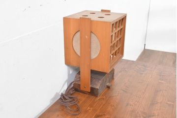 和製ビンテージ　高級杉材　神代杉ベース　有明行灯デザイン　和の雰囲気漂うテーブルスタンド(卓上照明、行燈、置き型照明、スタンドライト、テーブルランプ、テーブルスタンド、あんどん、ヴィンテージ)(R-083864)