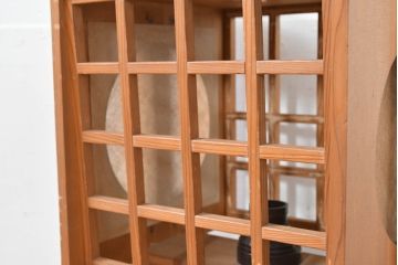 和製ビンテージ　高級杉材　神代杉ベース　有明行灯デザイン　和の雰囲気漂うテーブルスタンド(卓上照明、行燈、置き型照明、スタンドライト、テーブルランプ、テーブルスタンド、あんどん、ヴィンテージ)(R-083864)
