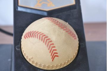 和製ビンテージ　HITACHI (日立)　非売品　限定ライト　記念ノベルティ　記念品　読売ジャイアンツ　ユニークなデザインでインテリアに遊び心をプラスするテーブルランプ(テーブルスタンド、テーブル照明、テーブルライト、デスクライト、デスクスタンド、卓上照明、ヴィンテージ)(R-083865)