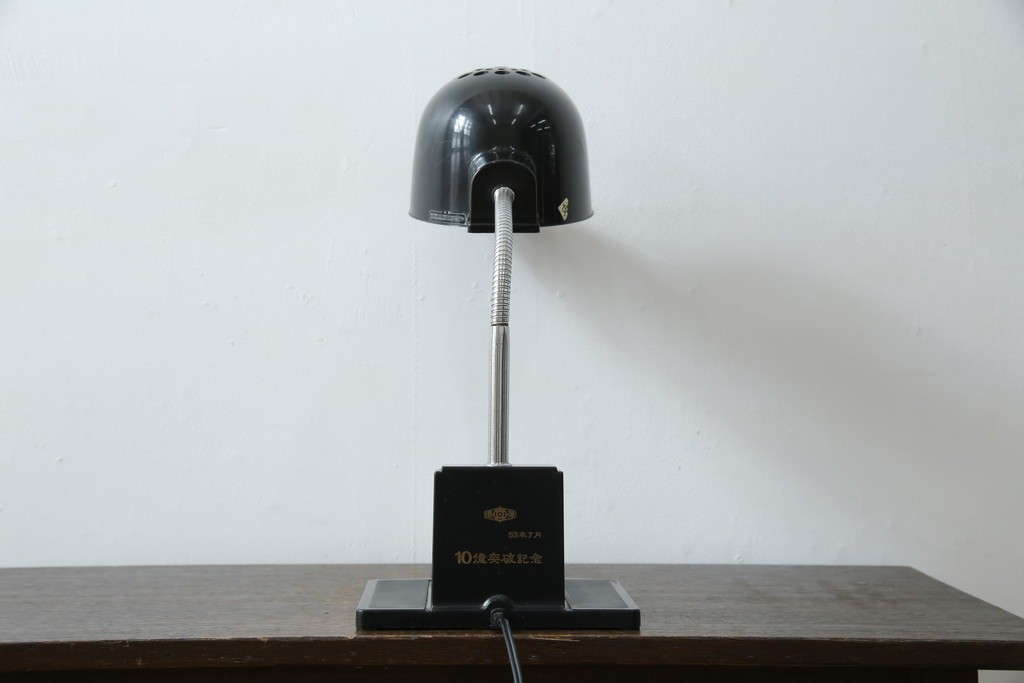 和製ビンテージ　HITACHI (日立)　非売品　限定ライト　記念ノベルティ　記念品　読売ジャイアンツ　ユニークなデザインでインテリアに遊び心をプラスするテーブルライト　(R-083865)