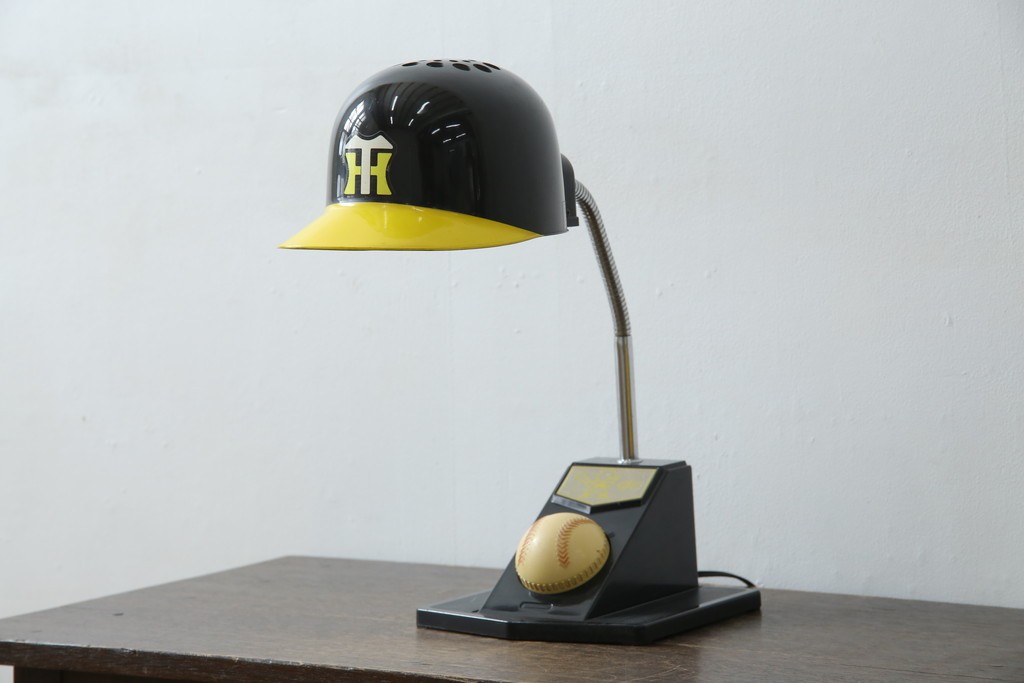 和製ビンテージ　HITACHI (日立)　非売品　限定ライト　記念ノベルティ　記念品　阪神タイガース　ユニークなデザインでインテリアに遊び心をプラスするテーブルランプ　(R-083866)