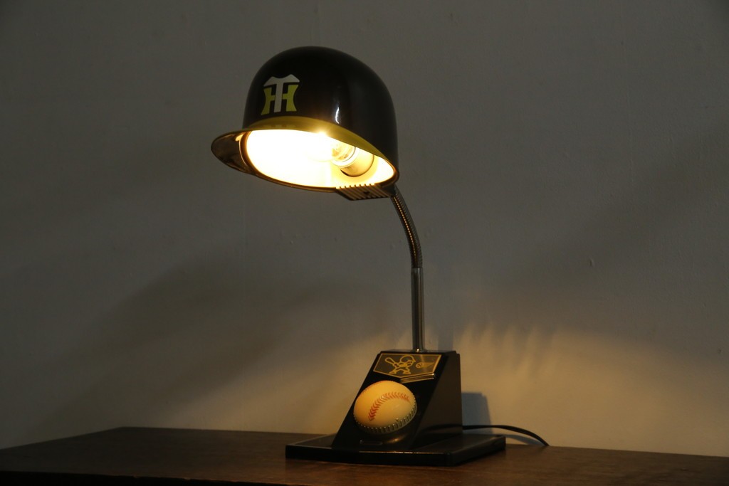 和製ビンテージ　HITACHI (日立)　非売品　限定ライト　記念ノベルティ　記念品　阪神タイガース　ユニークなデザインでインテリアに遊び心をプラスするテーブルランプ　(R-083866)