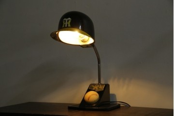 和製ビンテージ　HITACHI (日立)　非売品　限定ライト　記念ノベルティ　記念品　阪神タイガース　ユニークなデザインでインテリアに遊び心をプラスするテーブルランプ　(R-083866)