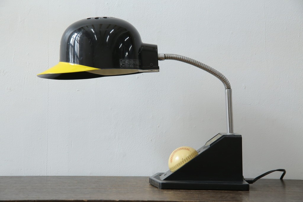 和製ビンテージ　HITACHI (日立)　非売品　限定ライト　記念ノベルティ　記念品　阪神タイガース　ユニークなデザインでインテリアに遊び心をプラスするテーブルランプ　(R-083866)