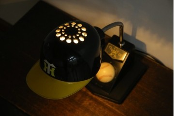 和製ビンテージ　HITACHI (日立)　非売品　限定ライト　記念ノベルティ　記念品　阪神タイガース　ユニークなデザインでインテリアに遊び心をプラスするテーブルランプ　(R-083866)