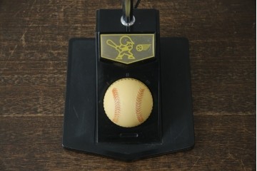 和製ビンテージ　HITACHI (日立)　非売品　限定ライト　記念ノベルティ　記念品　阪神タイガース　ユニークなデザインでインテリアに遊び心をプラスするテーブルランプ　(R-083866)