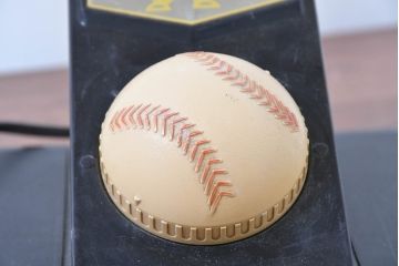 和製ビンテージ　HITACHI (日立)　非売品　限定ライト　記念ノベルティ　記念品　阪神タイガース　ユニークなデザインでインテリアに遊び心をプラスするテーブルランプ(テーブルスタンド、テーブル照明、テーブルライト、デスクライト、デスクスタンド、卓上照明、ヴィンテージ)(R-083866)