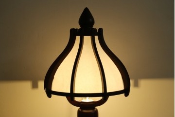 和製ヴィンテージ　民芸家具　木芸研究会　温かみある木製フレームが魅力的なスタンドライト　(R-083869)