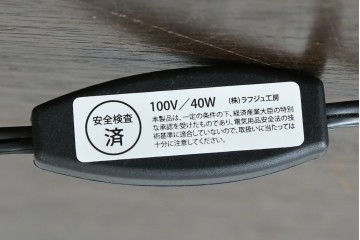 中古　アンティーク調　妖精のモチーフとツタ装飾のフレームが幻想的な雰囲気を演出するテーブルランプ　(R-083874)