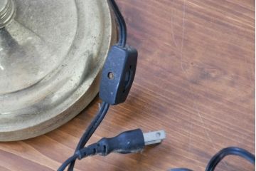 和製ビンテージ　INTERFORM(インターフォルム)　クラシカルな美しさをデスクに添えるアンティーク調デスクスタンド(テーブルスタンド、スタンドライト、卓上照明、テーブル照明、テーブルライト、デスクライト、ヴィンテージ)(R-083879)