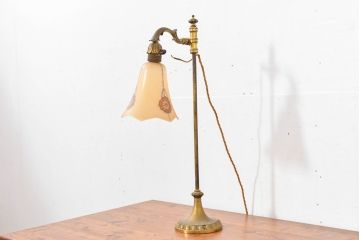 フランスアンティーク　真鍮(ブラス)　気品を纏うガラスシェードが特徴的なデスクスタンド(テーブルスタンド、スタンドライト、卓上照明、テーブル照明、テーブルライト、デスクライト)(R-083882)