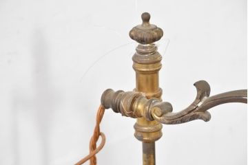 フランスアンティーク　真鍮(ブラス)　気品を纏うガラスシェードが特徴的なデスクスタンド(テーブルスタンド、スタンドライト、卓上照明、テーブル照明、テーブルライト、デスクライト)(R-083882)