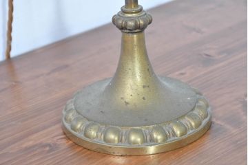 フランスアンティーク　真鍮(ブラス)　気品を纏うガラスシェードが特徴的なデスクスタンド(テーブルスタンド、スタンドライト、卓上照明、テーブル照明、テーブルライト、デスクライト)(R-083882)