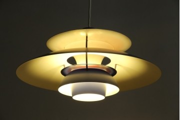 デンマークビンテージ　Louis Poulsen(ルイスポールセン)　PH5(ピーエイチ・ファイブ)　鮮やかで落ち着きのあるブルーのカラーが魅力的なペンダントライト　(R-083885)