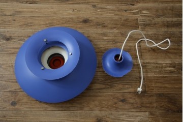 デンマークビンテージ　Louis Poulsen(ルイスポールセン)　PH5(ピーエイチ・ファイブ)　鮮やかで落ち着きのあるブルーのカラーが魅力的なペンダントライト　(R-083885)