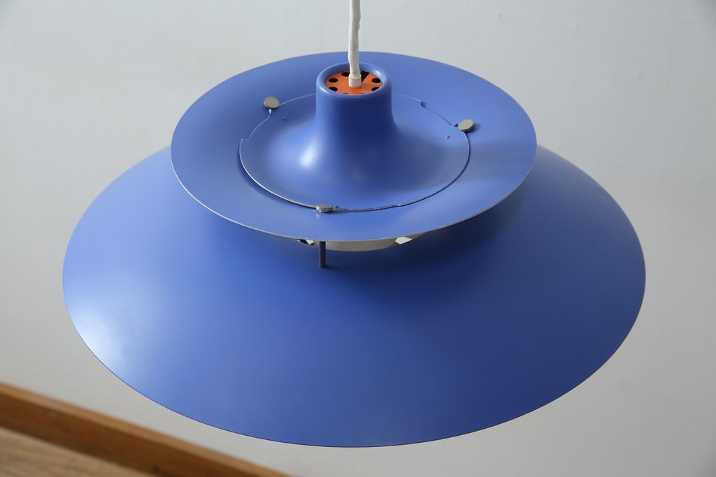 デンマークビンテージ　Louis Poulsen(ルイスポールセン)　PH5(ピーエイチ・ファイブ)　鮮やかで落ち着きのあるブルーのカラーが魅力的なペンダントライト　(R-083885)