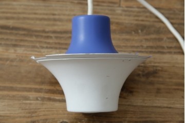 デンマークビンテージ　Louis Poulsen(ルイスポールセン)　PH5(ピーエイチ・ファイブ)　鮮やかで落ち着きのあるブルーのカラーが魅力的なペンダントライト　(R-083885)