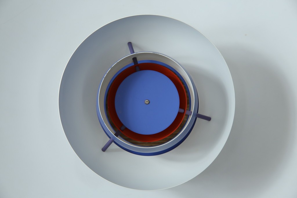 デンマークビンテージ　Louis Poulsen(ルイスポールセン)　PH5(ピーエイチ・ファイブ)　鮮やかで落ち着きのあるブルーのカラーが魅力的なペンダントライト　(R-083885)