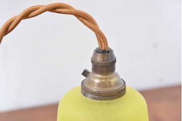 フランスヴィンテージ　ビタミンカラーが可愛らしいガラスシェードのペンダントライト　(R-083888)