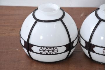 和製アンティーク　セルロイド装飾　花模様の透かし細工が印象的な和風天井照明2個セット(吊り下げ照明カバー、ペンダントライト、シェード)(R-083890)