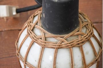 和製ビンテージ　ラタン飾り付き　温もり感じるデザインのペンダントライト(天井照明、吊り下げ照明、シェード、電笠、ヴィンテージ)(R-083894)