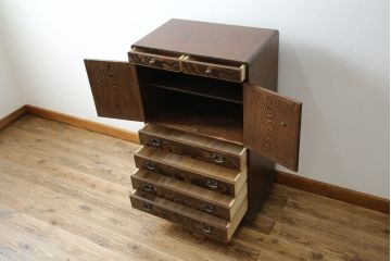 中古　美品!!　高級工芸家具　静岡指物　県知事賞受賞品　前面桑(クワ)材　天板・側面キハダ材　縦型収納箪笥(収納棚、戸棚、サイドチェスト、引き出し、整理箪笥、和タンス、たんす)(R-083920)