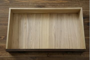 中古　美品!!　高級工芸家具　静岡指物　県知事賞受賞品　前面桑(クワ)材　天板・側面キハダ材　縦型収納箪笥(収納棚、戸棚、サイドチェスト、引き出し、整理箪笥、和タンス、たんす)(R-083920)