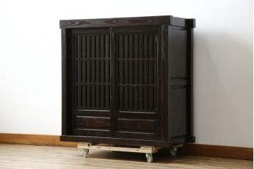 中古　美品　重厚感ある佇まいが魅力的な水屋箪笥サイドボード(食器棚、戸棚、収納棚、キャビネット)(R-083921)