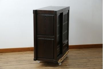 中古　美品　重厚感ある佇まいが魅力的な水屋箪笥サイドボード(食器棚、戸棚、収納棚、キャビネット)(R-083921)