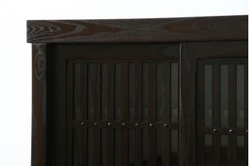 中古　美品　重厚感ある佇まいが魅力的な水屋箪笥サイドボード(食器棚、戸棚、収納棚、キャビネット)(R-083921)