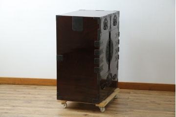 和製ビンテージ　豪華な彫金装飾と艶やかな木肌が魅力の仙台箪笥(整理タンス、収納たんす、引き出し、サイドチェスト、ヴィンテージ)(R-083923)